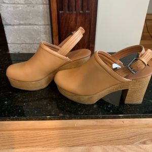 Tan platform Clog with memory foam